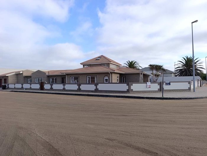 Property #2390658, House For Sale in Swakopmund Central