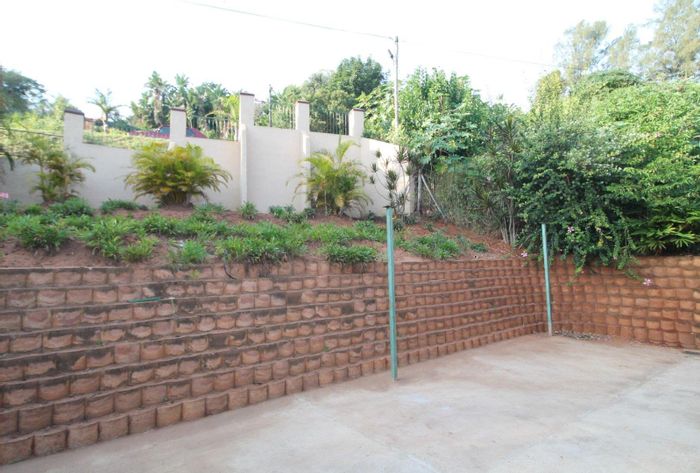 House to Rent in La Mercy Central: Spacious, garden, close to amenities and airport.