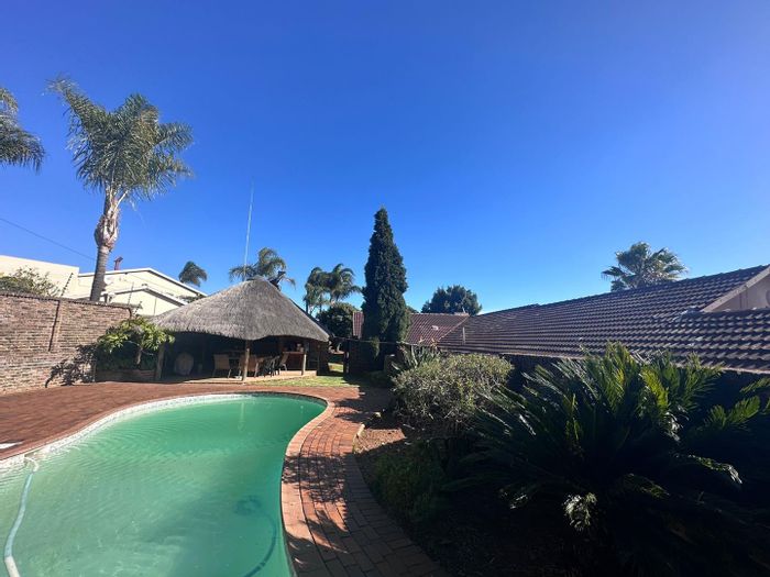 Spacious 3-Bedroom House with Pool, Office, and Double Garage in Roodekrans To Rent.