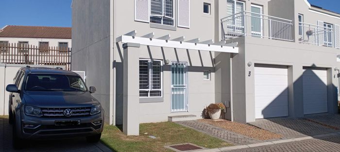 Townhouse To Rent in Brackenfell South: 3 Bedrooms, Secure Complex, Convenient Amenities.