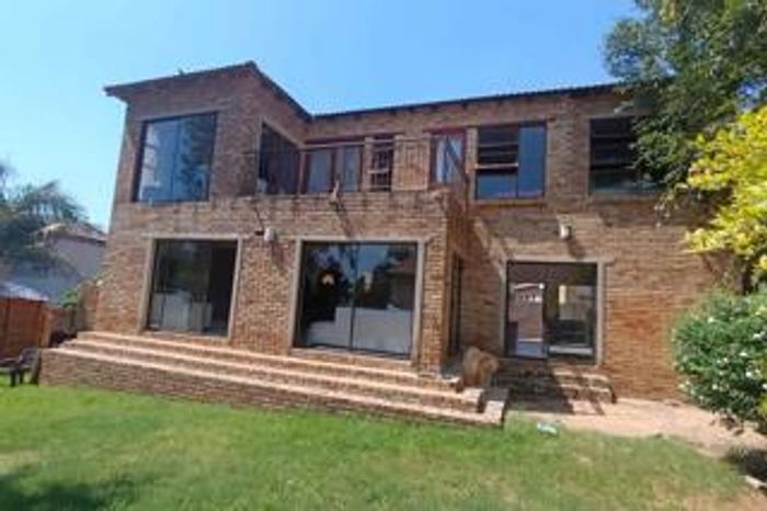 Property #2387964, Townhouse For Sale in Thatchfield