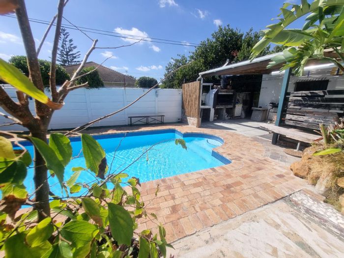 Property #2395570, Cottage Rental Monthly in Rondebosch East
