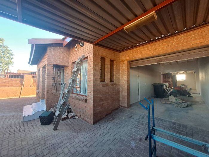 Property #2159443, House for sale in Tembisa