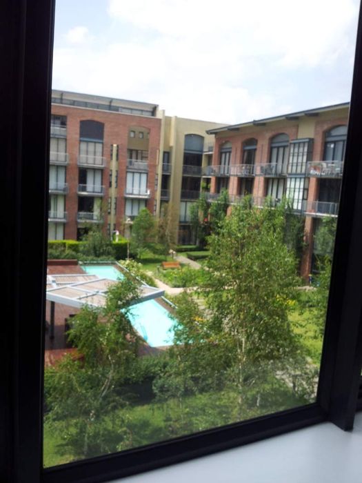 2-Bedroom Apartment To Rent in Melrose with Pool, Security, and Parking.