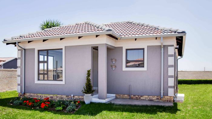 Selcourt House For Sale: 3 Bedrooms, customizable finishes, near schools and shopping.