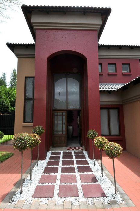 House To Rent in Willow Acres Estate: Pool, double garage, office, and balconies.