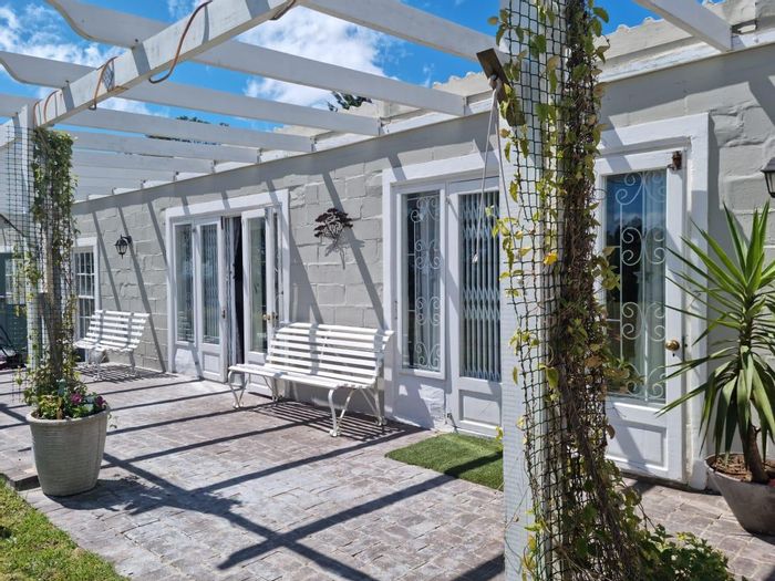 Property #2166073, Garden Cottage rental monthly in Firlands
