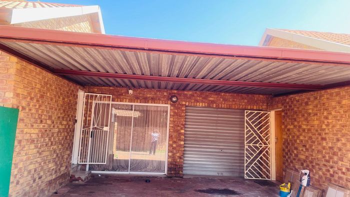 For Sale: Birchleigh Townhouse with 3 bedrooms, double carport, near shops and schools.