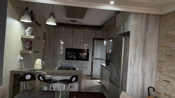 Property #2473628, House For Sale in Cimbebasia