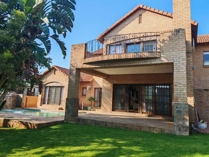 For Sale: Spacious 4-Bedroom House in Burgersfort Central with Solar Backup.