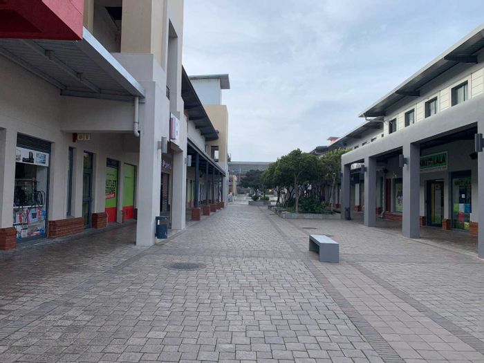 Office To Rent in Sanddrift: 2 open-plan areas, 4 offices, prime location.