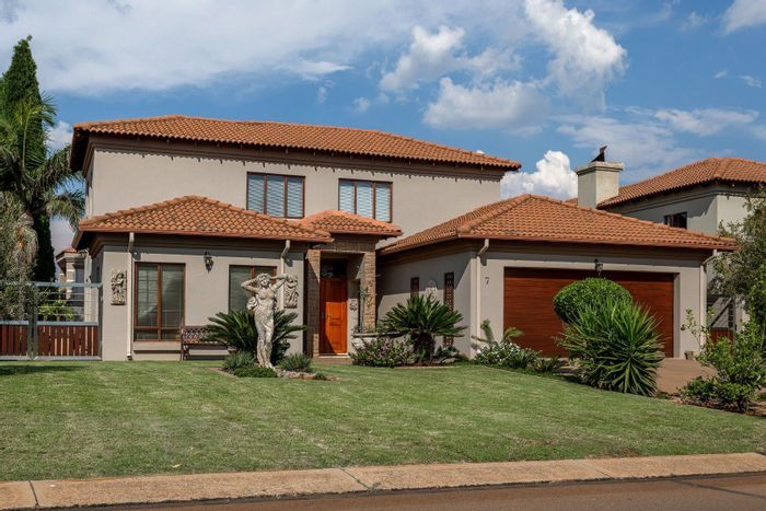 Irene Farm Villages House For Sale: 3 beds, pool, entertainment areas, secure estate.