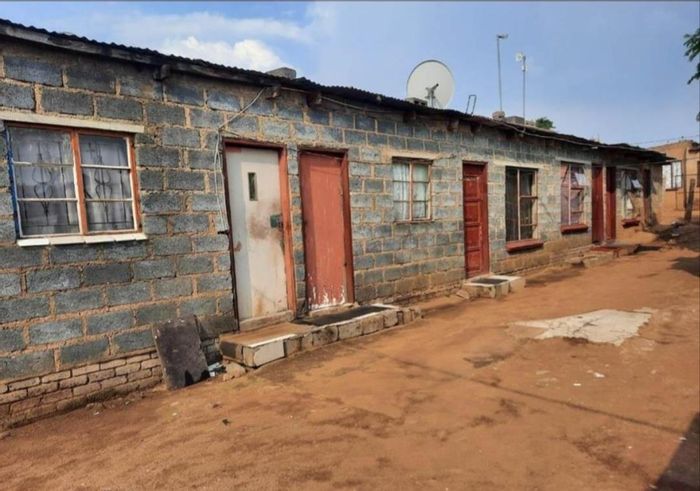 Ivory Park House For Sale: Six rented rooms, expansion potential, strong rental demand.