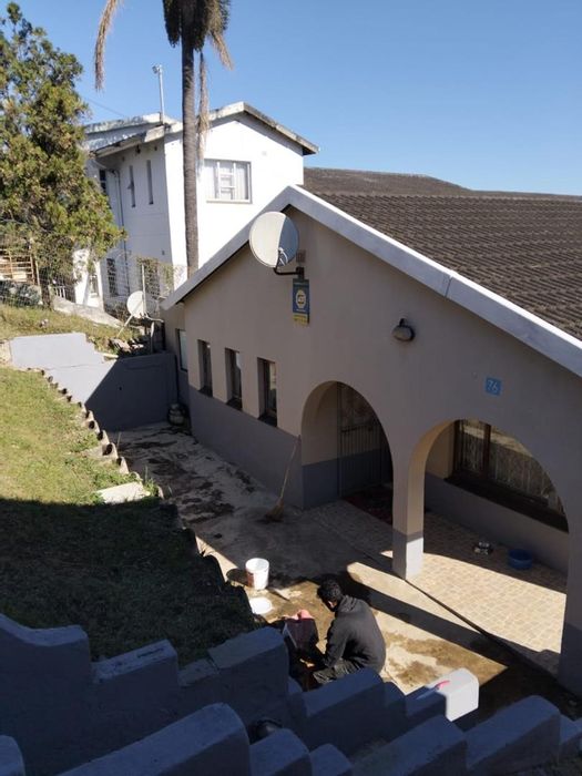 Kenville House To Rent: 3 bedrooms, 2 bathrooms, fenced yard, near schools.