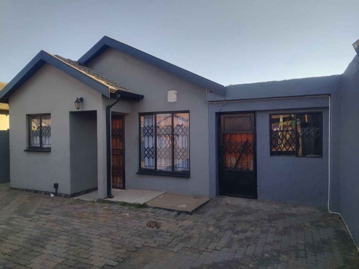 For Sale: House in Soshanguve Ext with 2 bedrooms, outside room, and secure parking.