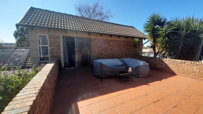 For Sale: Cluster in Glen Marais with 24/7 security, pool, and double garage.