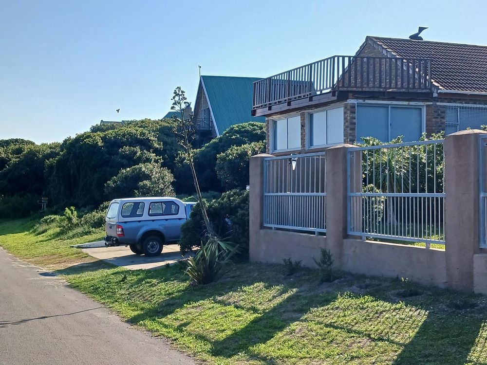 Houses across the Street - in the direction of De Kelders/Hermanus.