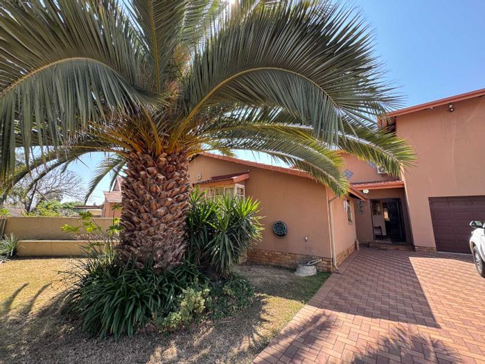 For Sale: Spacious Brackendowns House with Pool, Flatlet, and Triple Garage.