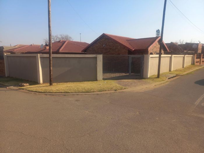 Pimville Property Property And Houses For Sale In Pimville Soweto Myproperty 8815