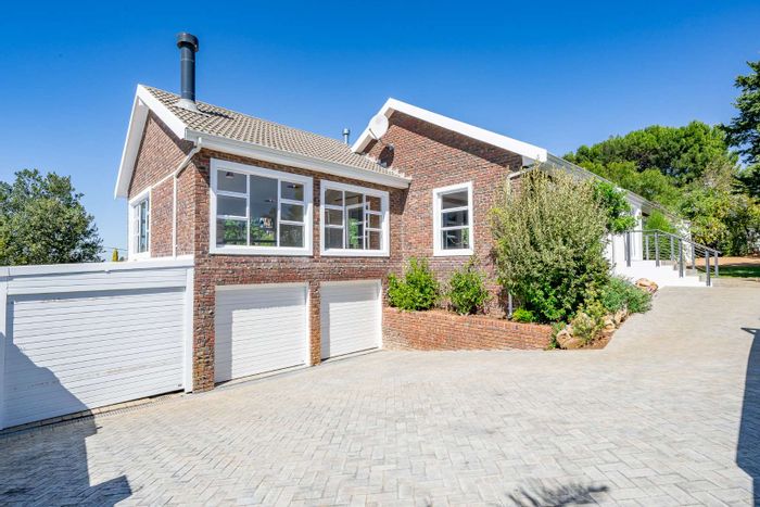 Welgemoed House For Sale: 4 Bedrooms, Pool, 3 Garages, Scenic Outdoor Spaces.