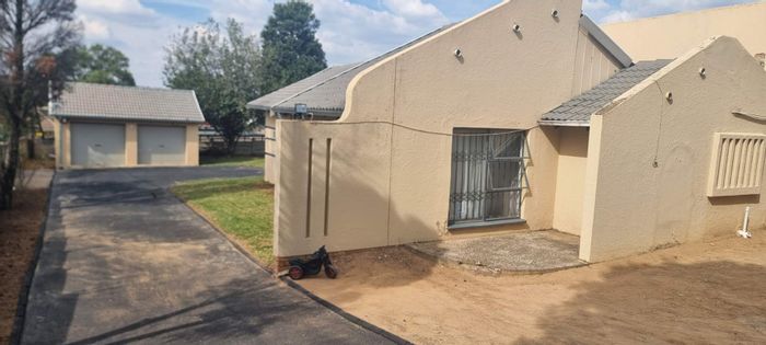 Property #2232214, House for sale in Bloubosrand