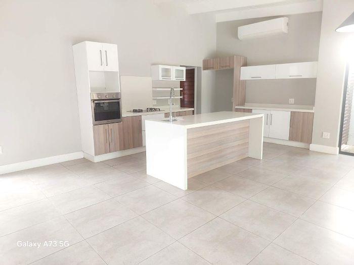 Property #2388984, House Rental Monthly in Palm Lakes Estates