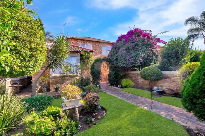 Property #2172116, Townhouse for sale in Constantia Kloof