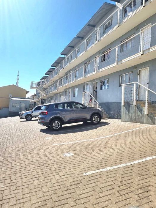 For Sale: 2-Bedroom Apartment in Greenwell Matongo with Security and Courtyard.