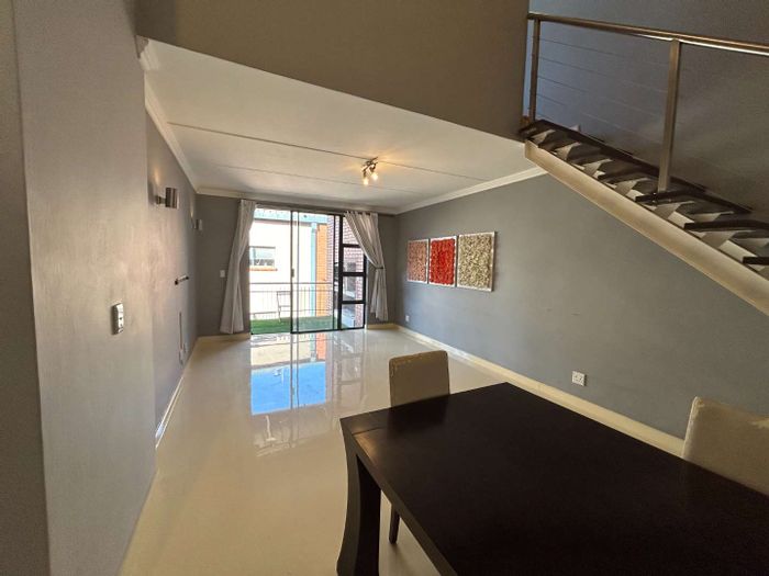 Spacious 3-bedroom apartment with balcony, ensuite, and high ceilings in Morningside. To Rent.