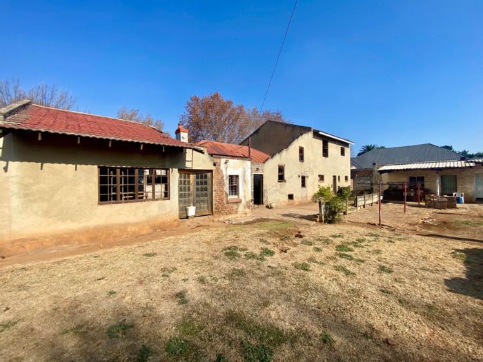 Benoni West House For Sale: Customize 2-bed, spacious garden, future expansion potential.