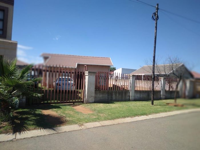 Property #2230957, House for sale in Randfontein Central
