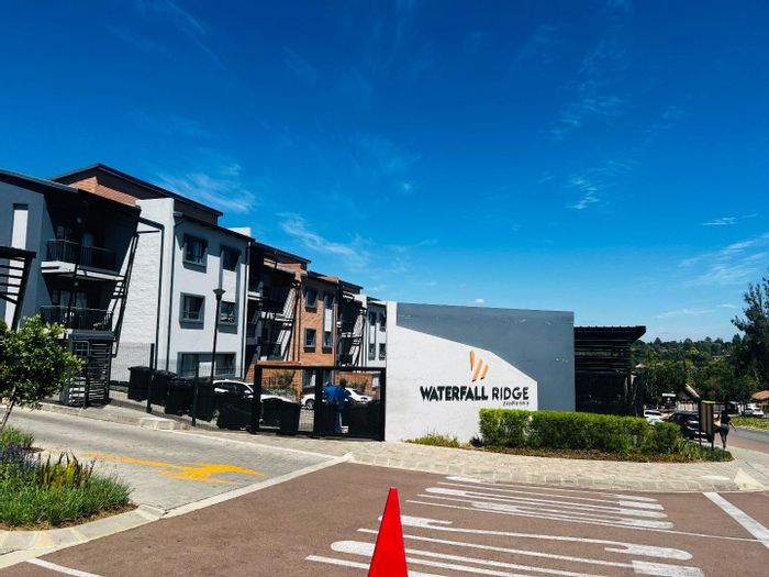 Two-bedroom Apartment to Rent in Waterfall, near Mall of Africa and schools.