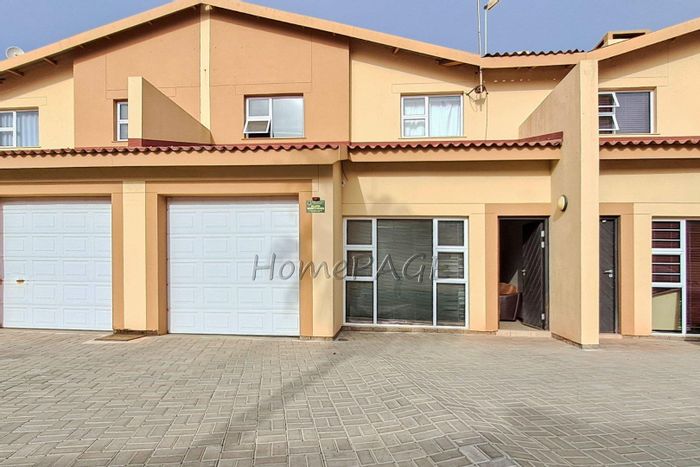 Property #2229825, Townhouse for sale in Fairways Estate