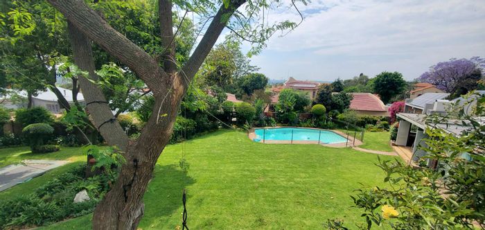 Cottage To Rent in Randpark Ridge: Garden, pool access, secure parking, no pets.