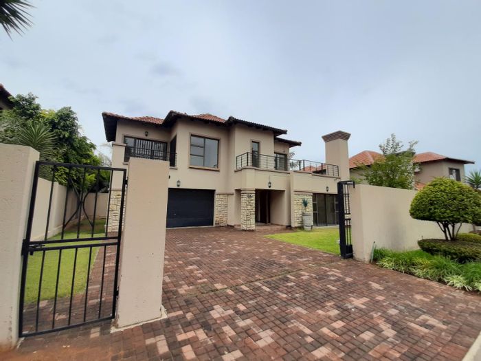 House To Rent in Kengies AH: 3 Bedrooms, private garden, double garage, 24-hour security.