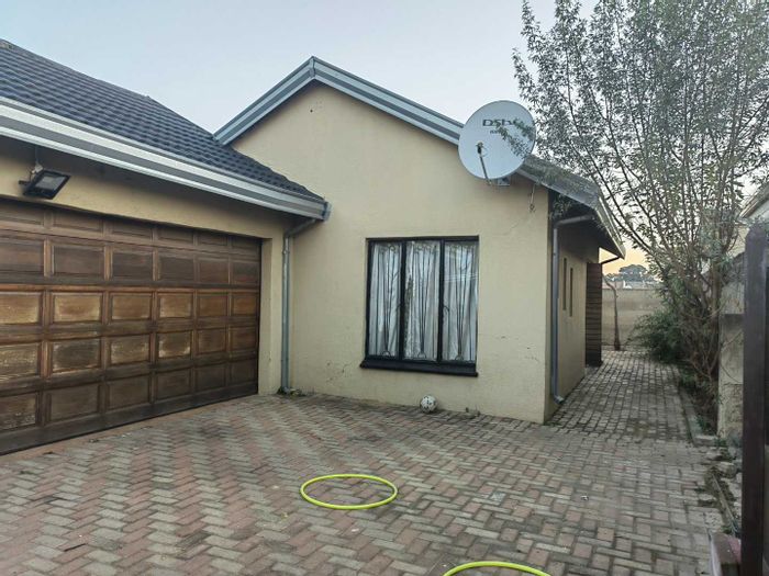 Property #2205140, House rental monthly in Daveyton