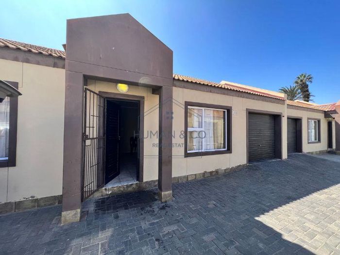 Property #2159795, Townhouse pending sale in Walvis Bay Central