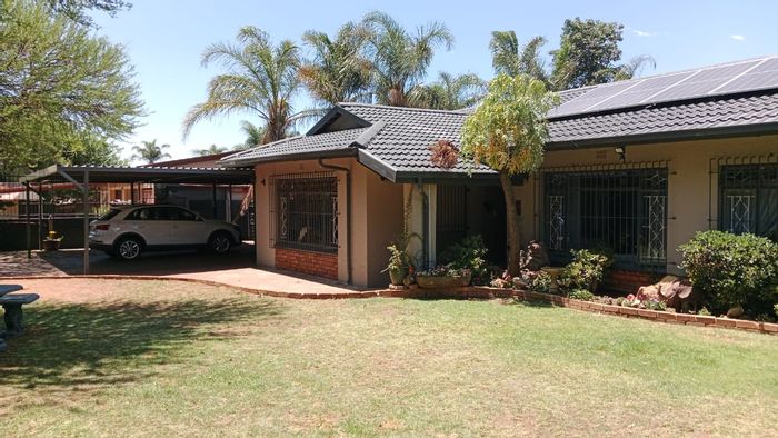 For Sale: House in Glen Marais with pool, garden, and enhanced security features.