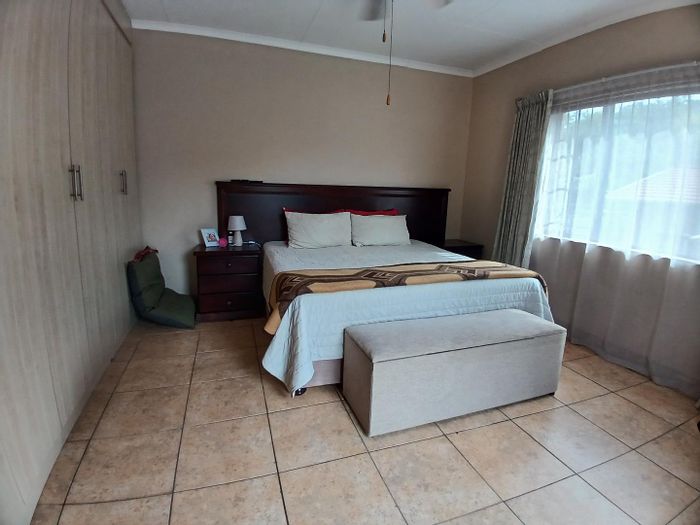 House To Rent in Wonderboom South: 3 beds, garden, double garage, patio.