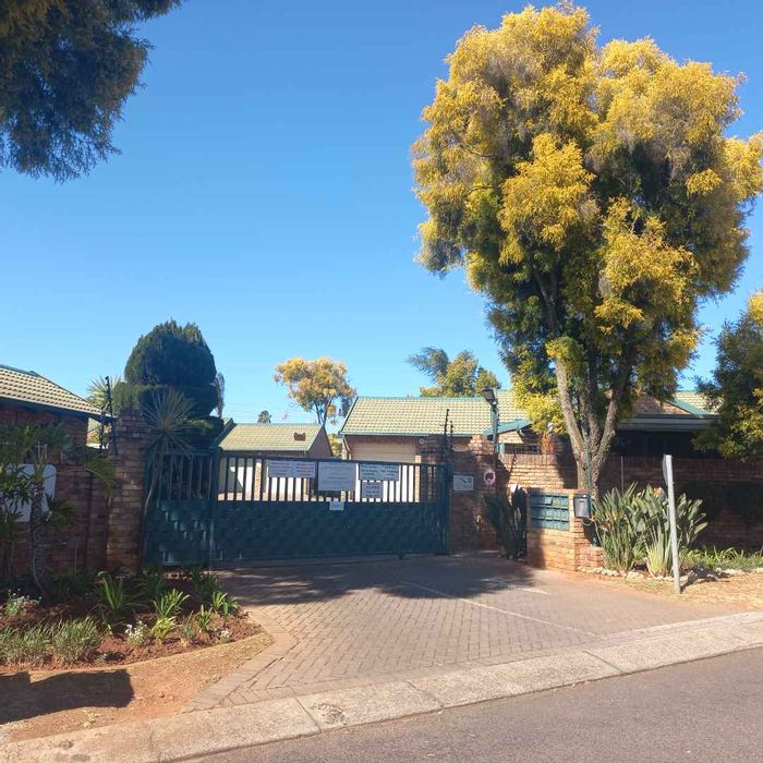 Property #2394227, Townhouse Rental Monthly in Eldoraigne Ext 1
