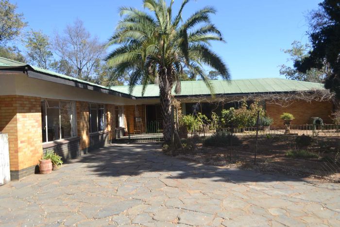 Kameeldrift West Small Holding For Sale: 8.56ha, equestrian facilities, workshop, agricultural potential.