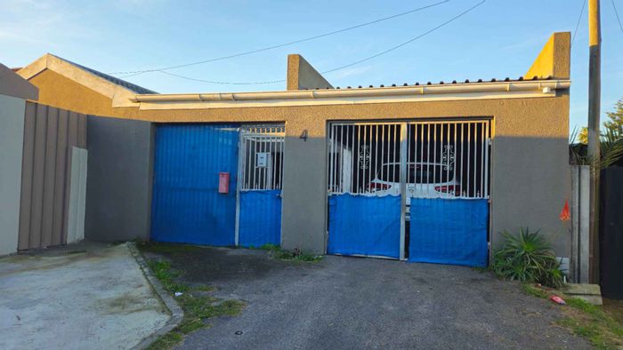 Property #2392910, House For Sale in Elsies River Central
