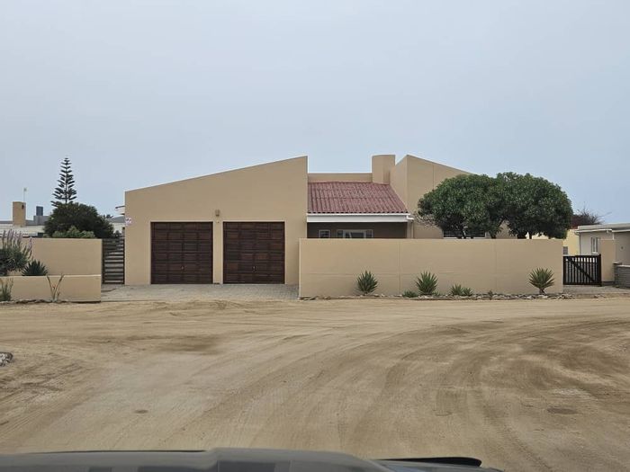 3-Bedroom House For Sale in Henties Bay Central with Self-Catering Potential