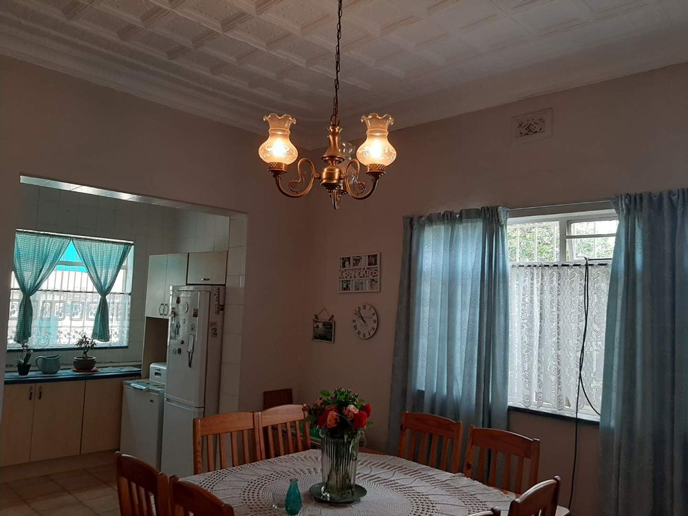Dining room with Chandelier