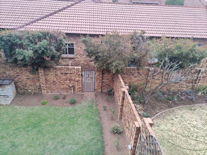 For Sale: 2-bedroom apartment in Theresapark with secure parking and nearby amenities.