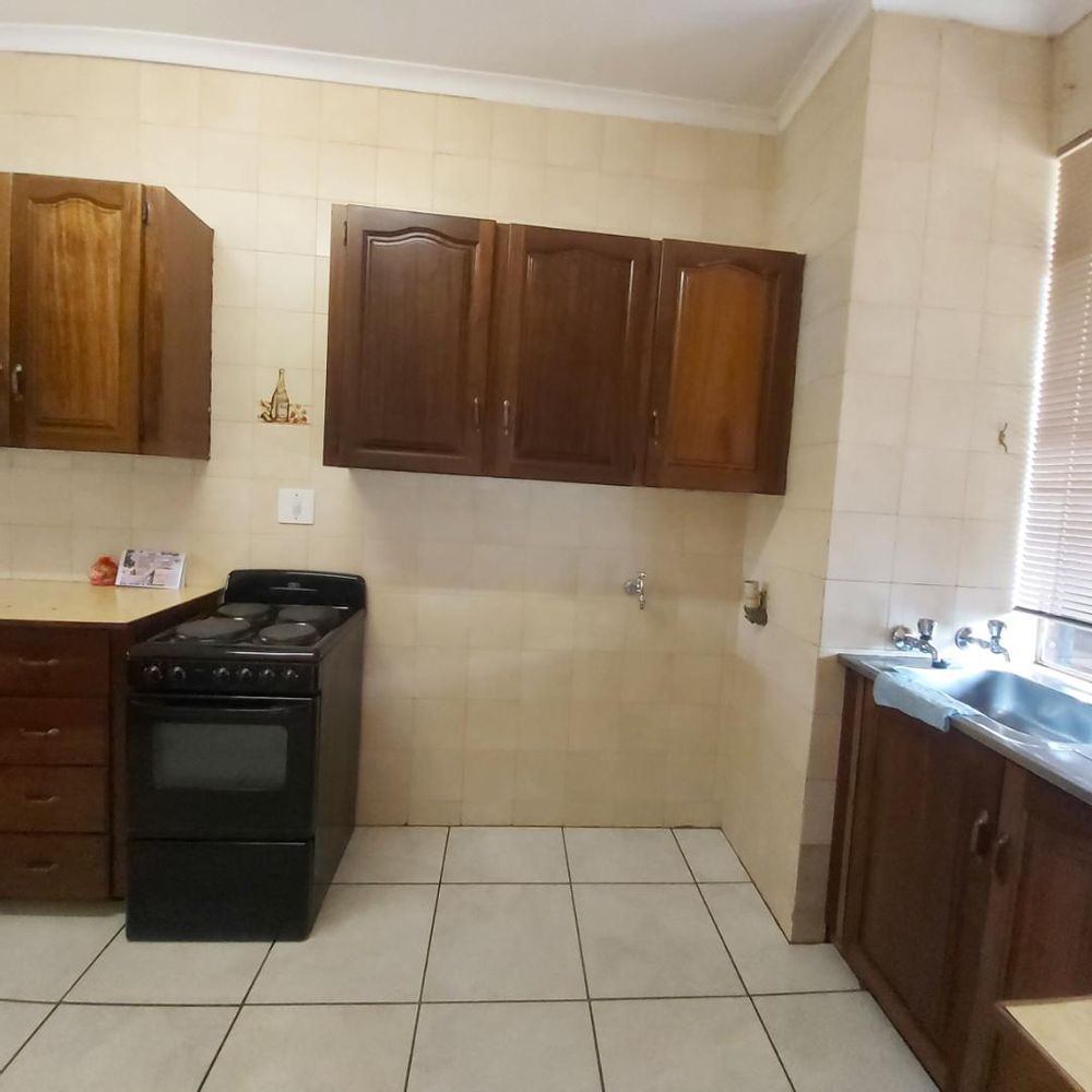 Kitchen with washing machine connection 