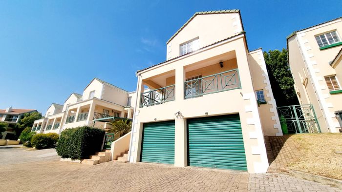 La Montagne Townhouse For Sale: Double garage, open plan living, private garden, security.