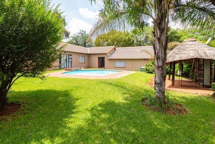 For Sale: Spacious Walkerville Central house with pool, flatlet, and equestrian facilities.