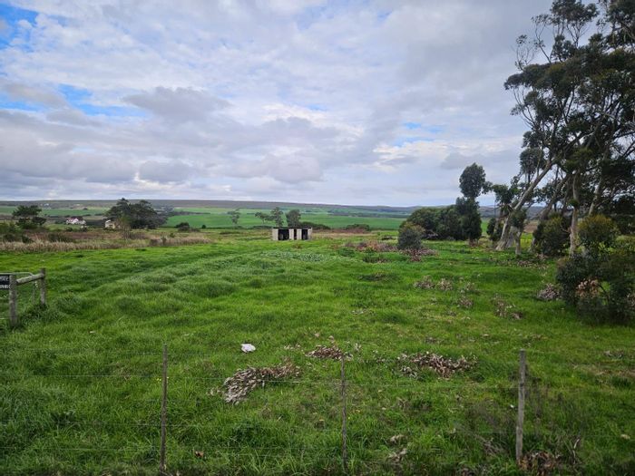 For Sale: 10.97-hectare farm in Baardskeerdersbos Central with development potential.