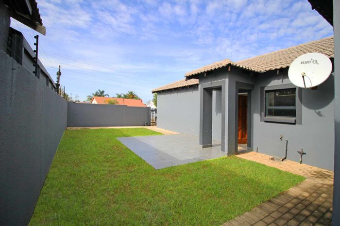 For Sale: 3-Bedroom House in Greenhills with Double Garages and Open-Plan Living.